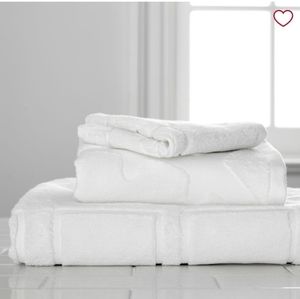 Hello Kitty Pottery Barn Teen Set of 2 bath towels and 2 hand towels